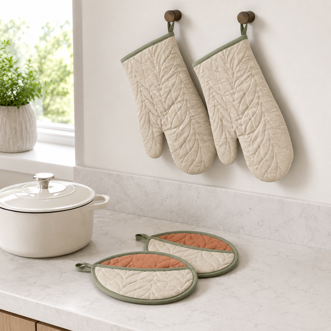 FoldShell Oven Mitt and Pot Holder Set